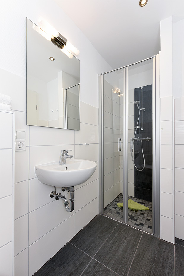 Ferienhaus „Nordseegold“ - Badezimmer im Dachstudio