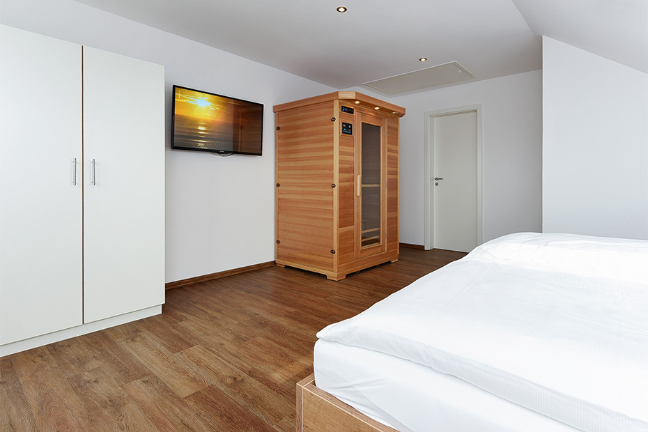 Ferienhaus „Nordseegold“ - Schlafzimmer 2 mit Sauna