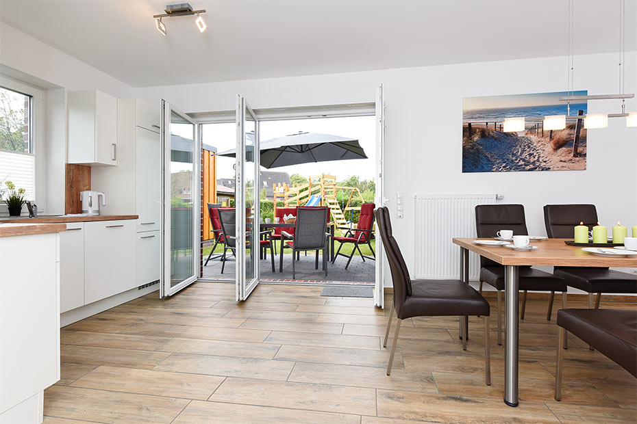 Ferienhaus „Nordseegold“ - Wohnraum mit integrierter Küche