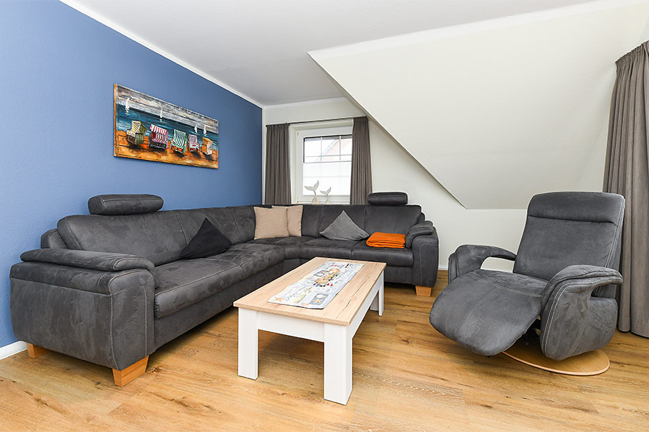 Ferienwohnung „Baltrum“ - Wohnzimmer mit integriertem Küchenbereich
