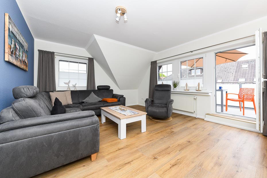 Ferienwohnung „Baltrum“ - Wohnzimmer mit integriertem Küchenbereich