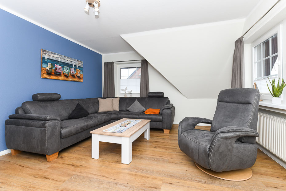 Ferienwohnung „Baltrum“ - Wohnzimmer mit integriertem Küchenbereich