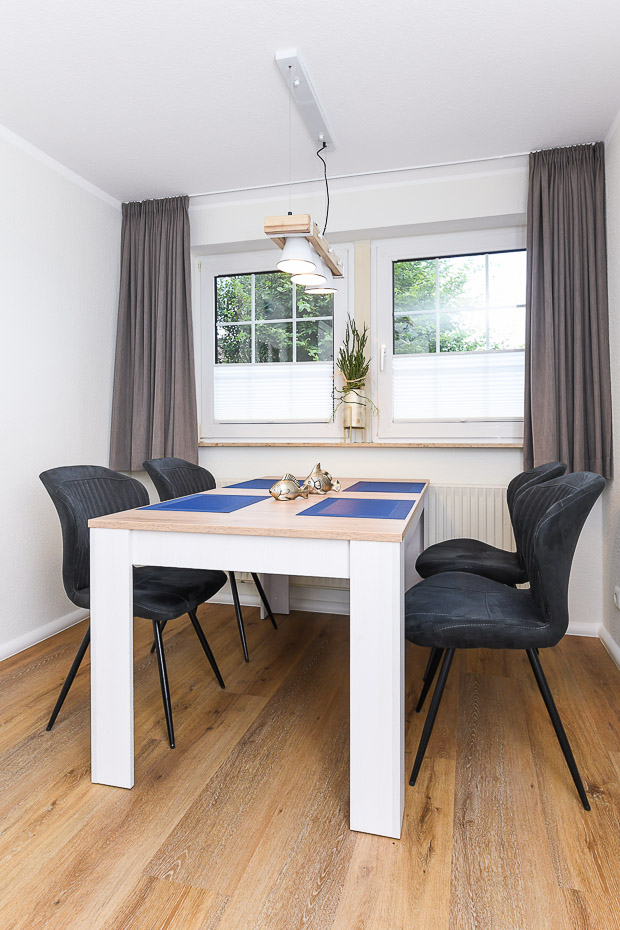 Ferienwohnung „Baltrum“ - Wohnzimmer mit integriertem Küchenbereich