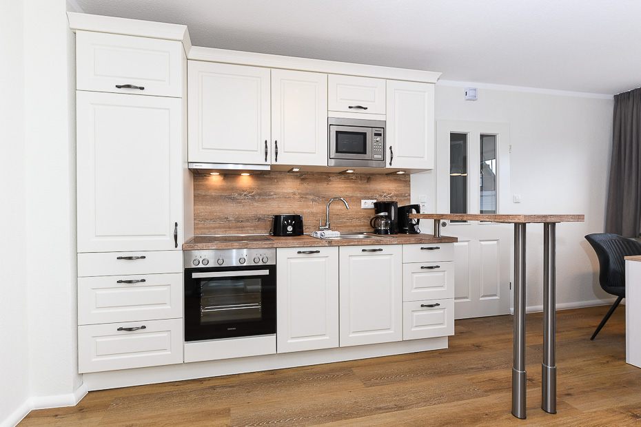 Ferienwohnung „Baltrum“ - Wohnzimmer mit integriertem Küchenbereich