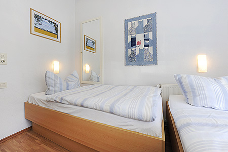Ferienhaus „Nordseeluft“ - Schlafzimmer 2/Kinderzimmer
