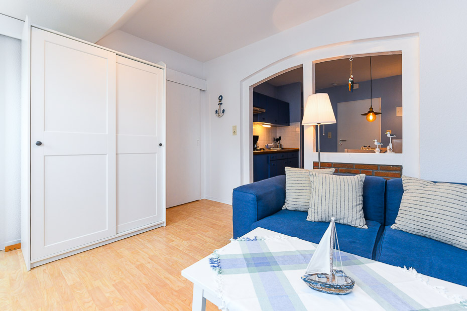 Ferienwohnung 5 - Wohnzimmer mit integriertem Küchenbereich