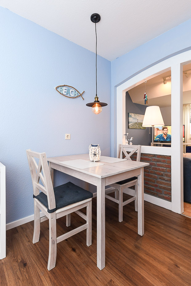 Ferienwohnung 5 - Wohnzimmer mit integriertem Küchenbereich