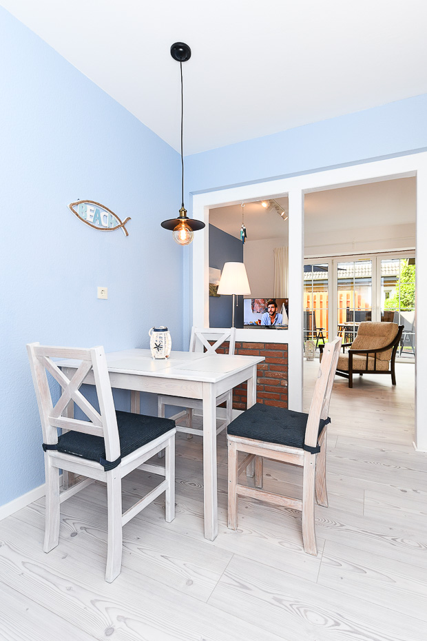 Ferienwohnung 2 - Wohnzimmer mit integriertem Küchenbereich