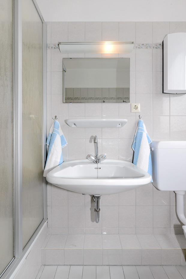 Ferienwohnung „oben links“ - Badezimmer