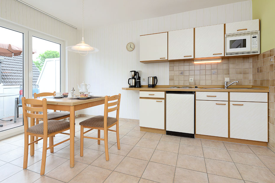 Ferienwohnung „oben links“ - Wohnzimmer mit integriertem Küchenbereich