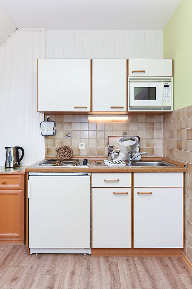 Ferienwohnung „oben links“ - Wohnzimmer mit integriertem Küchenbereich