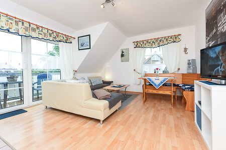 Ferienwohnung 1 - Wohnzimmer mit integriertem Küchenbereich