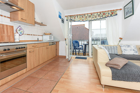 Ferienwohnung 1 - Wohnzimmer mit integriertem Küchenbereich