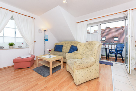 Ferienwohnung 2 - Wohnzimmer mit integriertem Küchenbereich