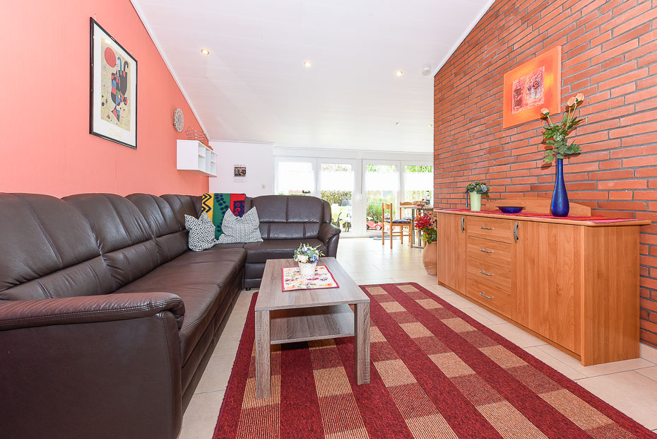 Ferienhaus „Sonnentau“ - Wohnraum mit integrierter Küche