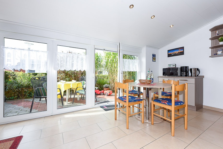 Ferienhaus „Sonnentau“ - Wohnraum mit integrierter Küche