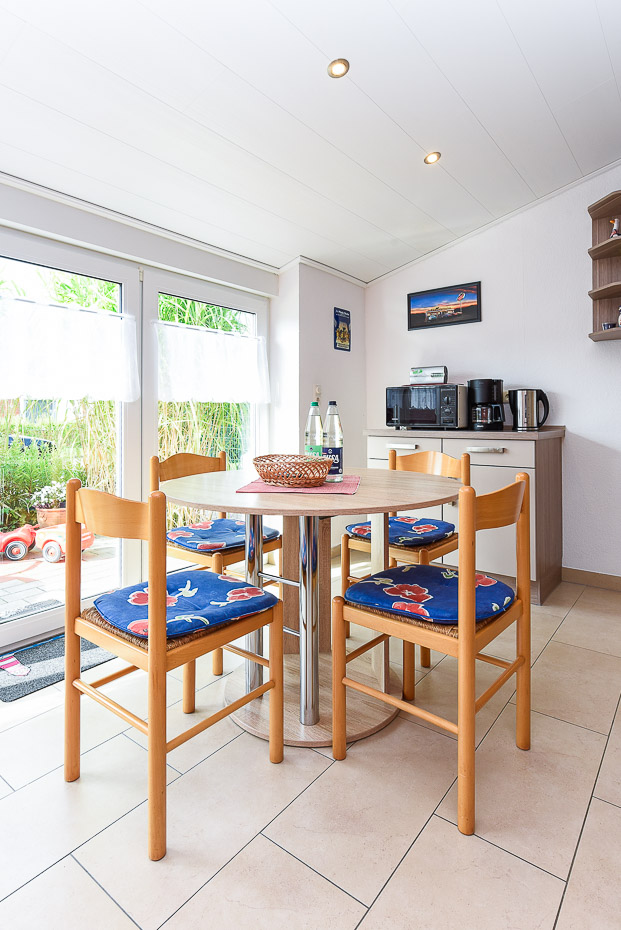 Ferienhaus „Sonnentau“ - Wohnraum mit integrierter Küche