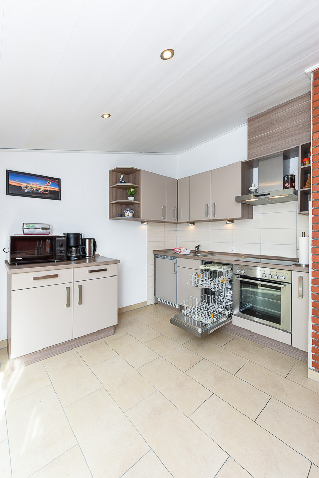 Ferienhaus „Sonnentau“ - Wohnraum mit integrierter Küche