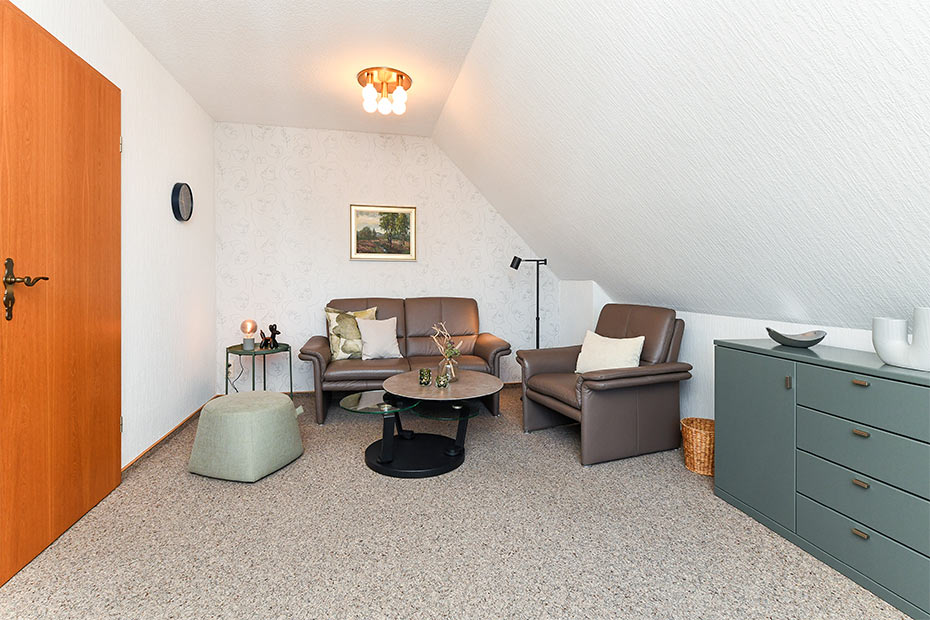 Ferienwohnung 1 - Wohnzimmer mit integriertem Küchenbereich