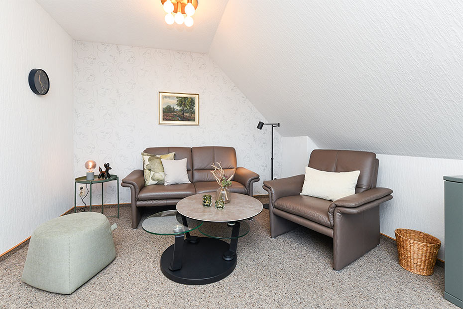 Ferienwohnung 1 - Wohnzimmer mit integriertem Küchenbereich