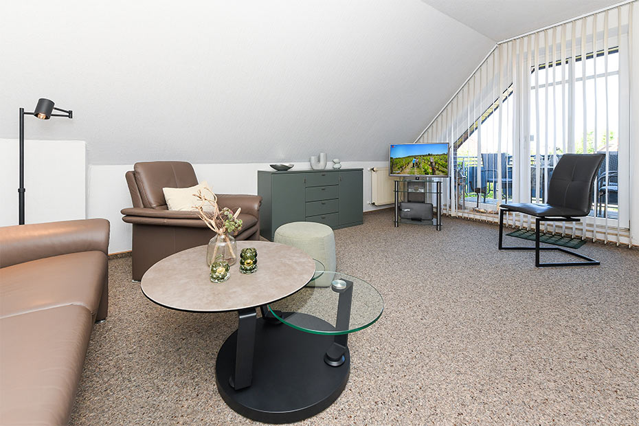 Ferienwohnung 1 - Wohnzimmer mit integriertem Küchenbereich