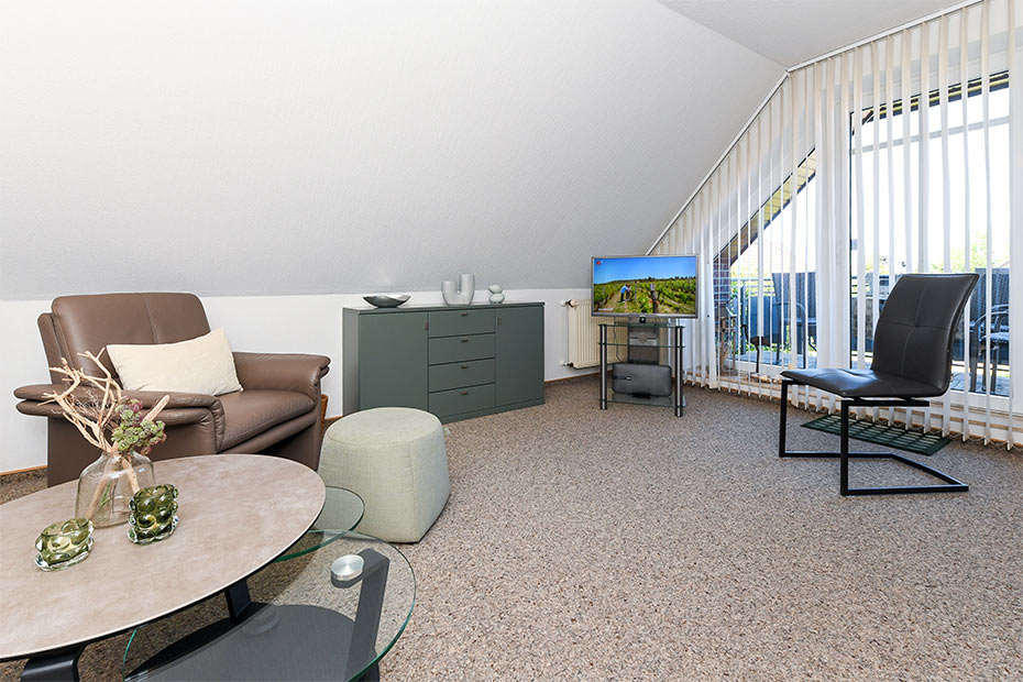 Ferienwohnung 1 - Wohnzimmer mit integriertem Küchenbereich