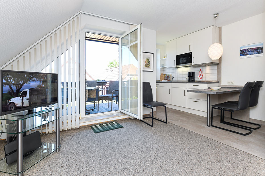 Ferienwohnung 1 - Wohnzimmer mit integriertem Küchenbereich