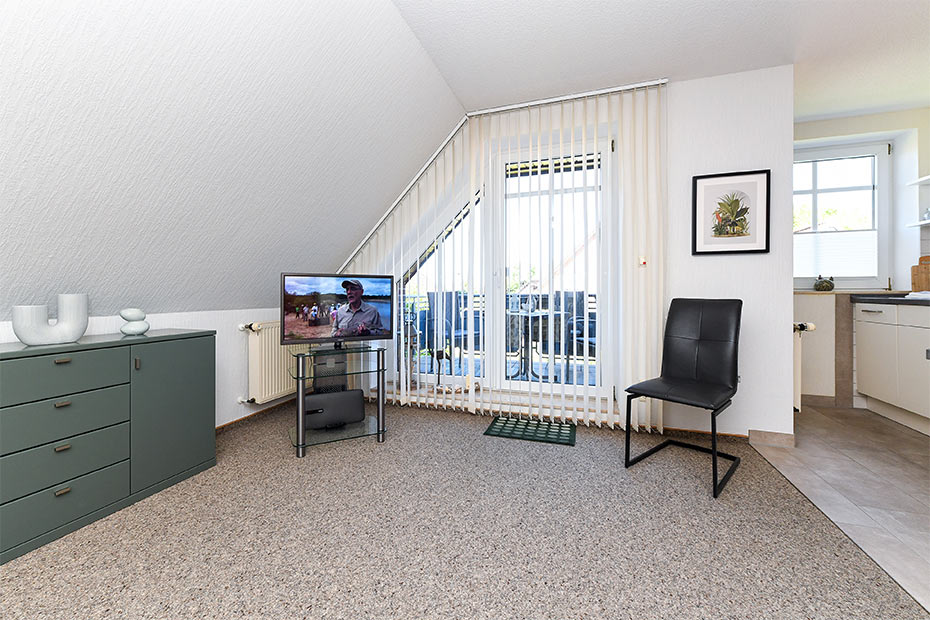 Ferienwohnung 1 - Wohnzimmer mit integriertem Küchenbereich