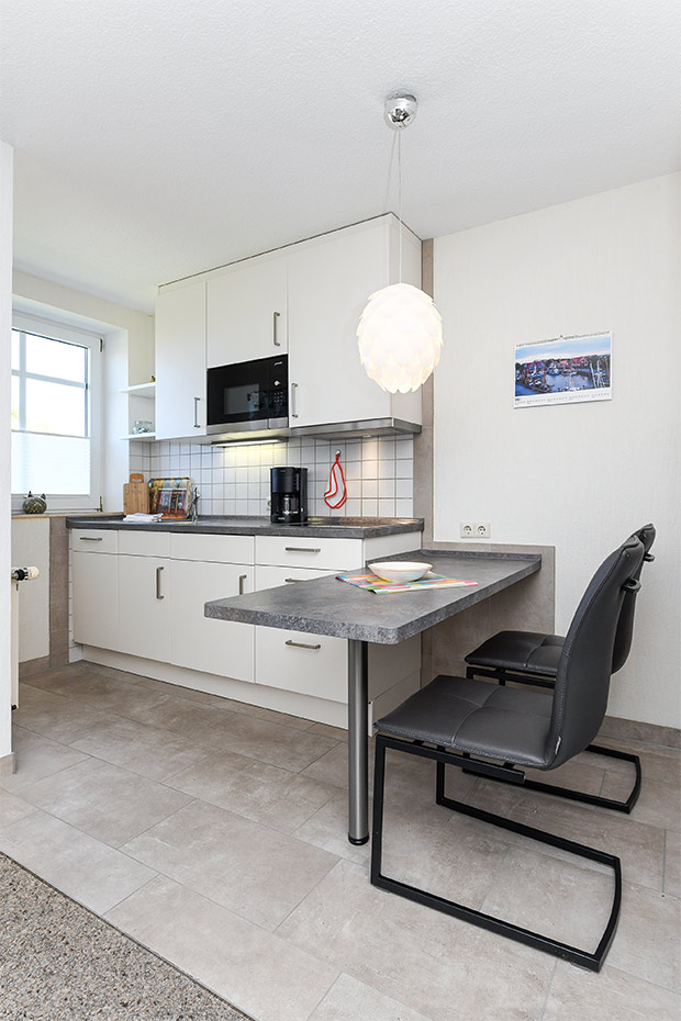 Ferienwohnung 1 - Wohnzimmer mit integriertem Küchenbereich