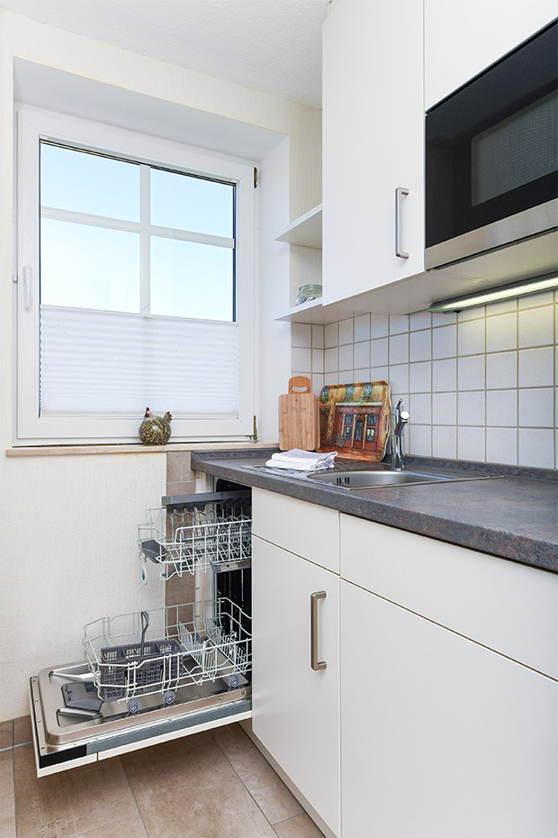 Ferienwohnung 1 - Wohnzimmer mit integriertem Küchenbereich