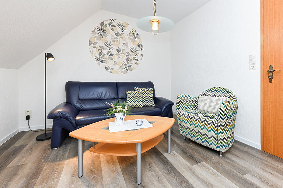 Ferienwohnung 2 - Wohnzimmer mit integriertem Küchenbereich