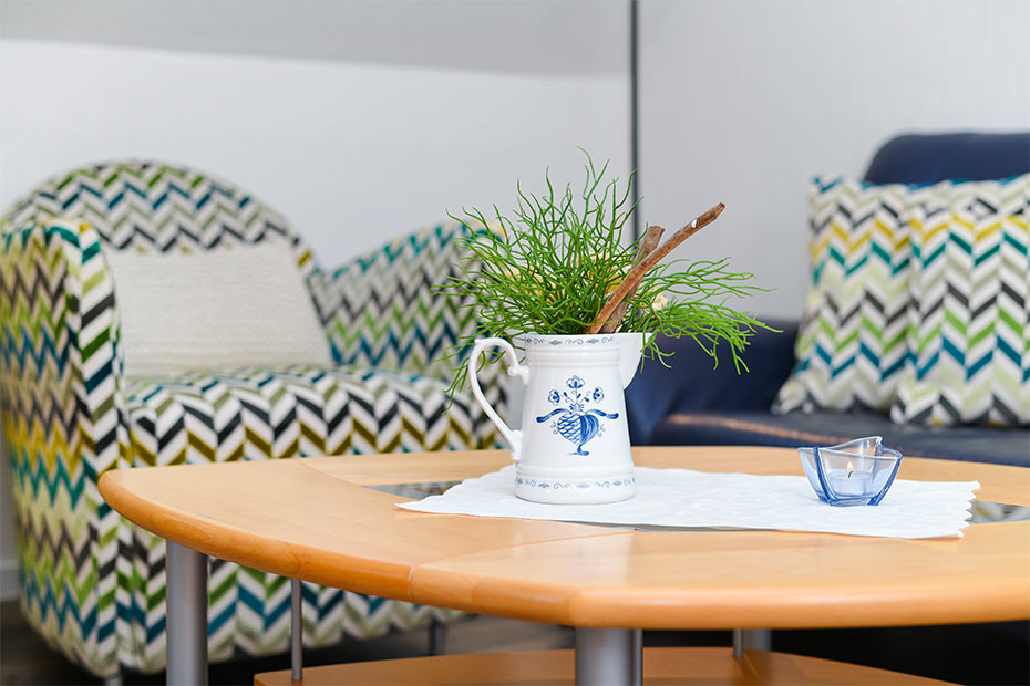 Ferienwohnung 2 - Wohnzimmer mit integriertem Küchenbereich