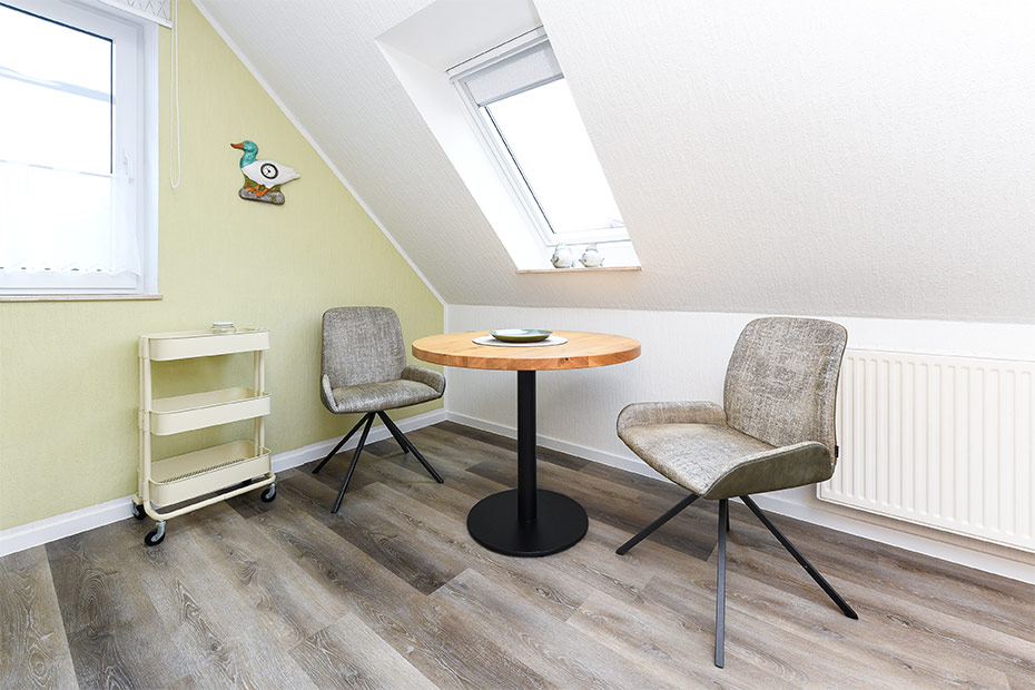 Ferienwohnung 2 - Wohnzimmer mit integriertem Küchenbereich