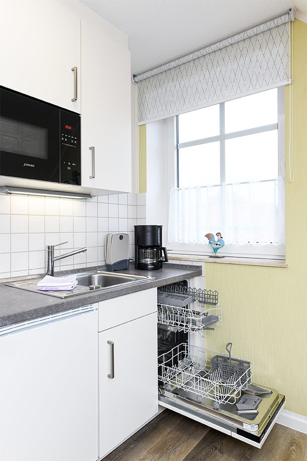 Ferienwohnung 2 - Wohnzimmer mit integriertem Küchenbereich