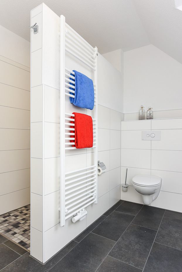 Ferienhaus „Strandperle“ - Badezimmer im Obergeschoss