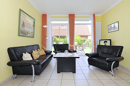 Ferienwohnung 1 - Wohnzimmer mit integriertem Küchenbereich