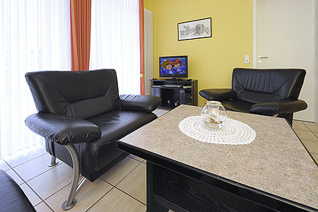 Ferienwohnung 1 - Wohnzimmer mit integriertem Küchenbereich