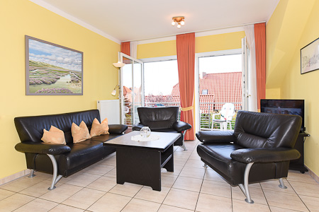 Ferienwohnung 2 - Wohnzimmer mit integriertem Küchenbereich