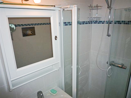 Ferienhaus „Treibholz II“ - Badezimmer