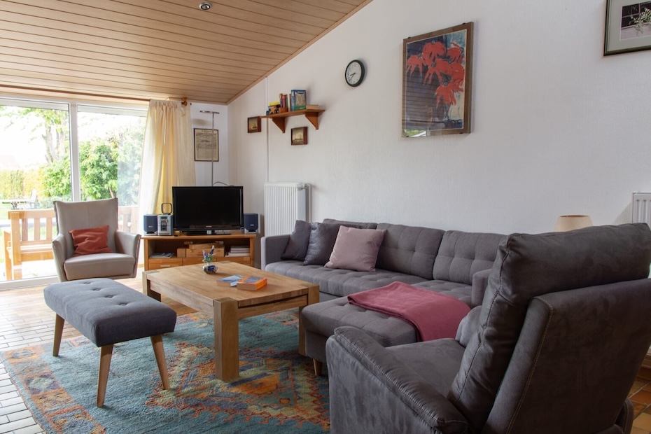 Ferienhaus „Treibholz III“ - Wohnraum mit räumlich abgeteilter Küche
