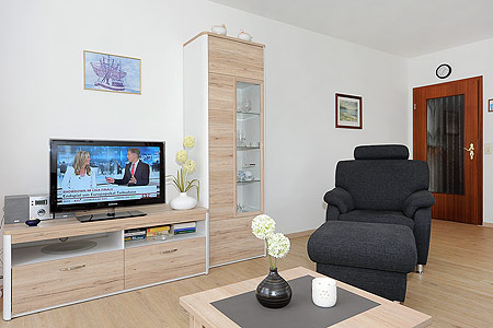 Ferienwohnung 1 - Wohnzimmer mit integriertem Küchenbereich