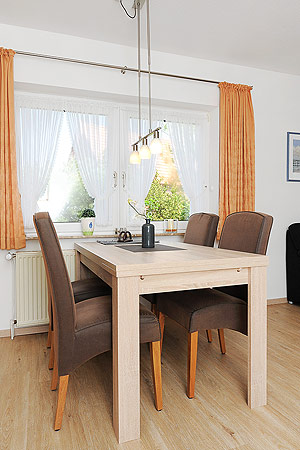 Ferienwohnung 1 - Wohnzimmer mit integriertem Küchenbereich