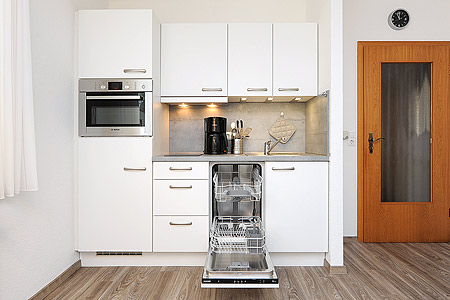 Ferienwohnung 2 - Wohnzimmer mit integriertem Küchenbereich