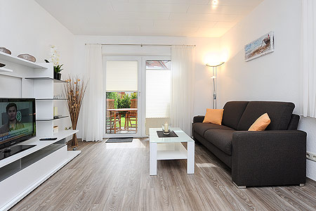 Ferienwohnung 2 - Wohnzimmer mit integriertem Küchenbereich