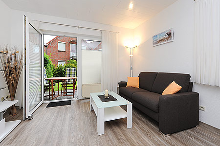 Ferienwohnung 2 - Wohnzimmer mit integriertem Küchenbereich