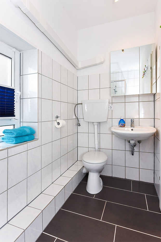 Ferienwohnung „Dünenrose“ (4) - Badezimmer