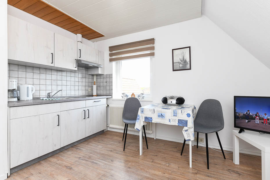 Ferienwohnung „Strandaster“ (3) - Wohnraum mit integrierter Küche