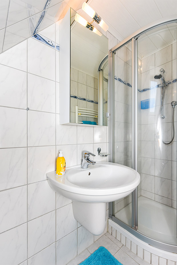 Ferienwohnung „Strandflieder“ (2) - Badezimmer