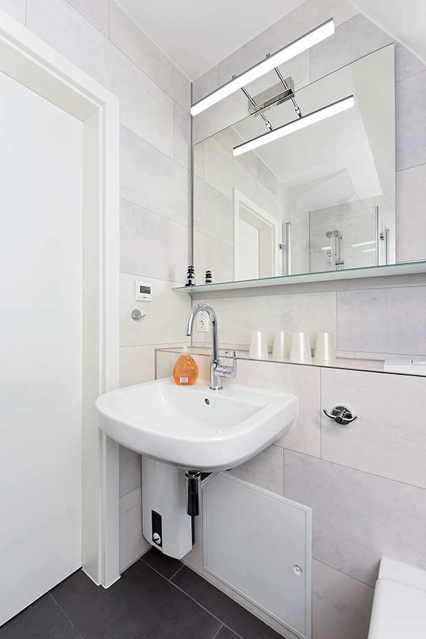 Ferienhaus „Wattwurm“ - Badezimmer