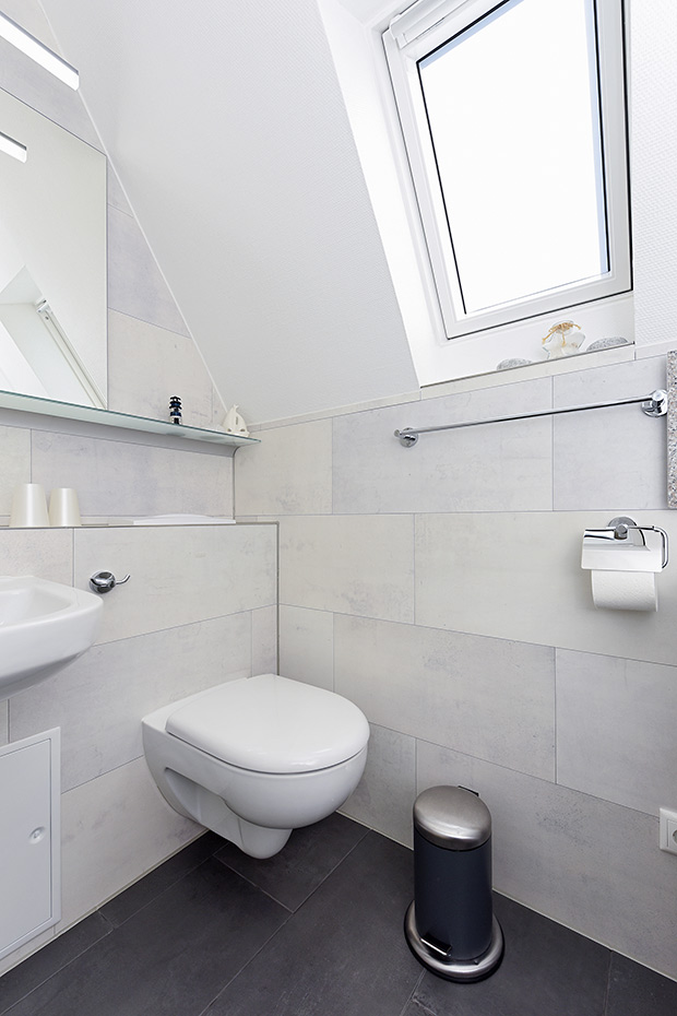 Ferienhaus „Wattwurm“ - Badezimmer